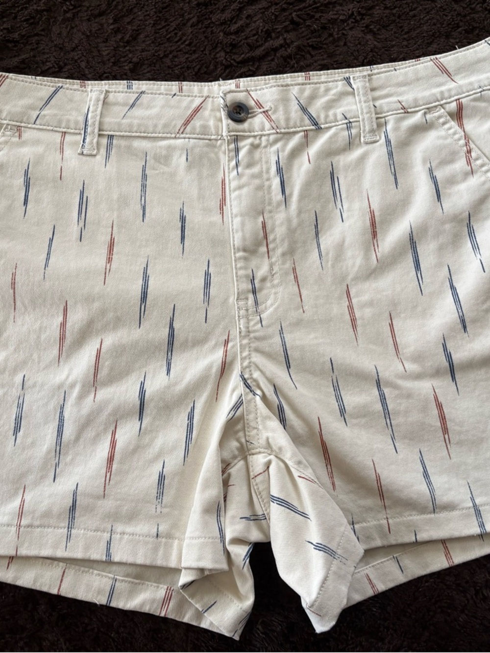 St John Bay Women Cream Patterned Casual Shorts w/ 4”hem
